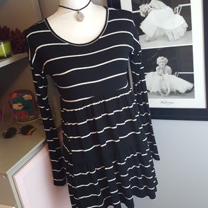 Abercrombie black white tunic.